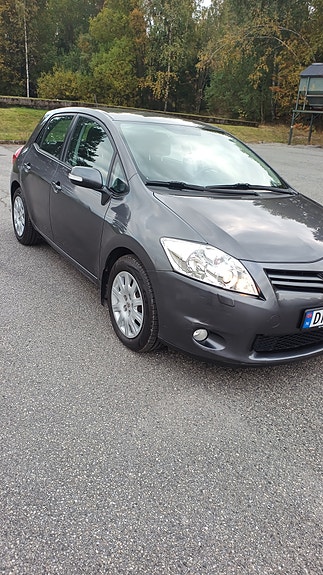 Toyota Auris 28 of 30