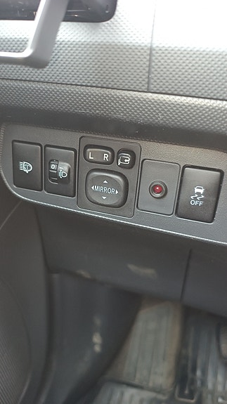 Toyota Auris 10 of 30