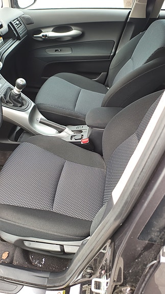 Toyota Auris 7 of 30