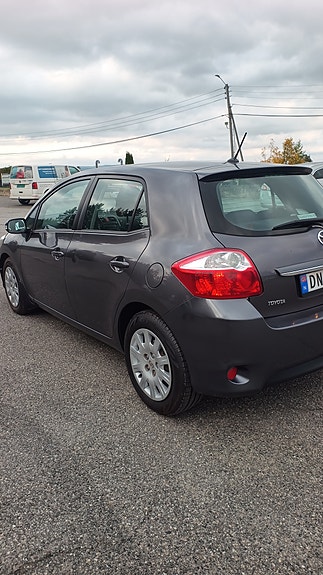 Toyota Auris 27 of 30