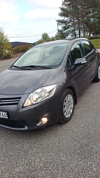 Toyota Auris 26 of 30