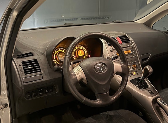 Toyota Auris 3 of 12