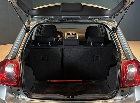 Toyota Auris 11 of 12