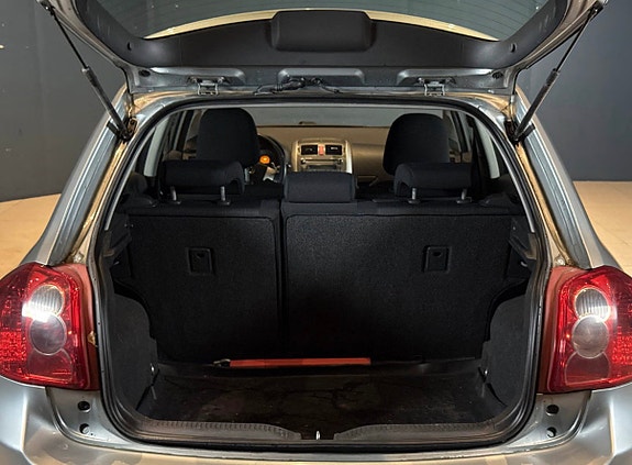 Toyota Auris 9 of 12