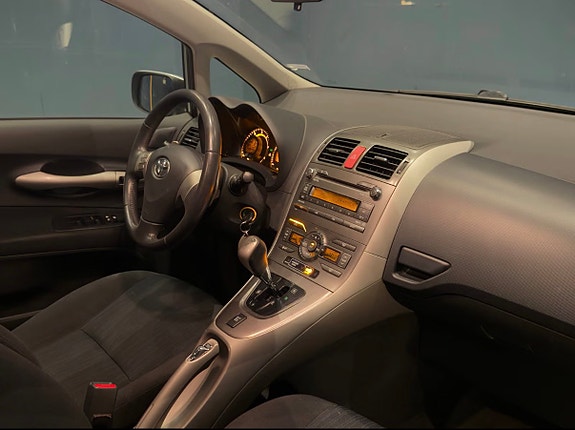 Toyota Auris 5 of 12