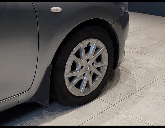 Toyota Auris 2 of 12