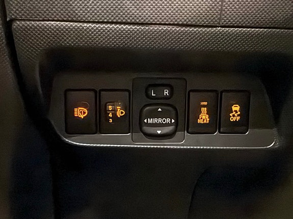 Toyota Auris 8 of 12