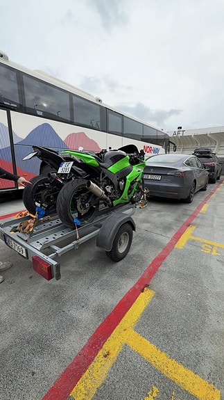 Kawasaki Ninja ZX-10R 6 of 9