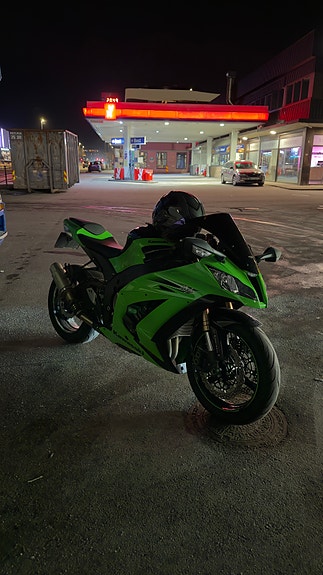 Kawasaki Ninja ZX-10R 7 of 9