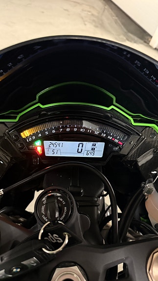 Kawasaki Ninja ZX-10R 2 of 9