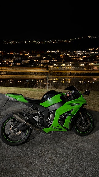 Kawasaki Ninja ZX-10R 3 of 9