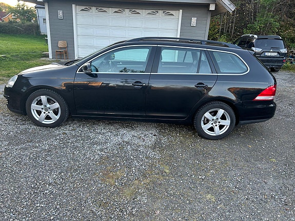 Volkswagen Golf V 2 of 12