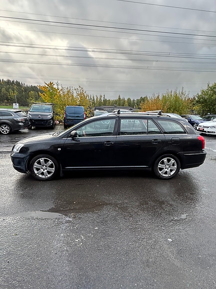 Toyota Avensis 8 of 30
