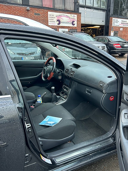 Toyota Avensis 22 of 30