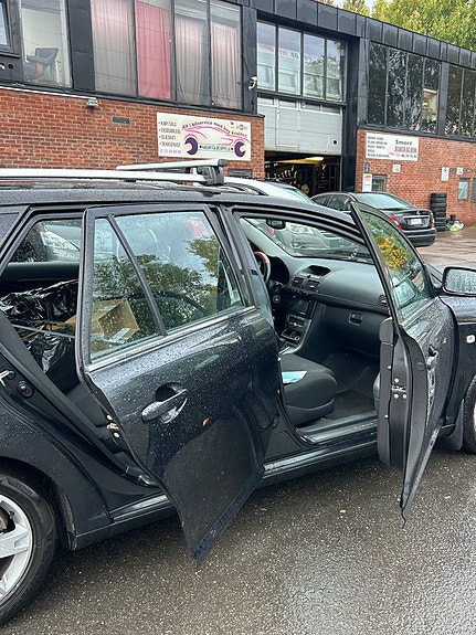 Toyota Avensis 25 of 30