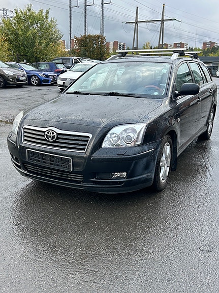 Toyota Avensis 4 of 30