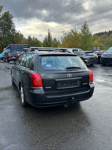 Toyota Avensis 10 of 30