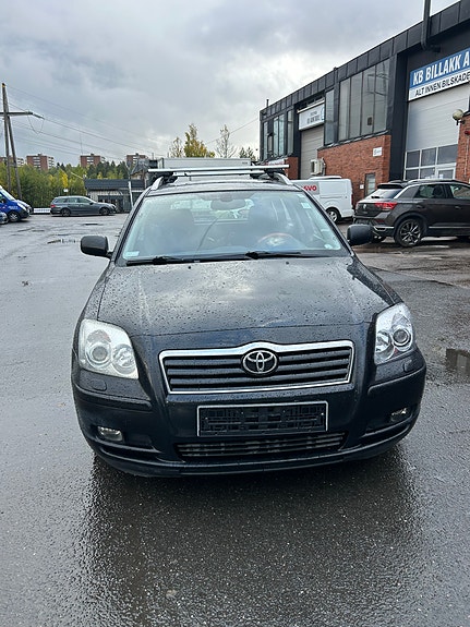 Toyota Avensis 18 of 30