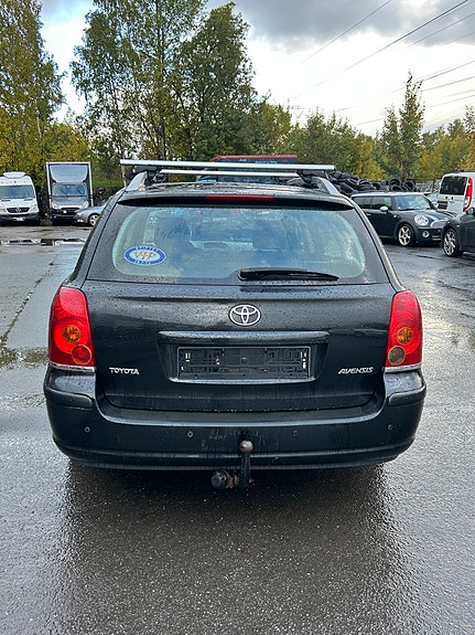 Toyota Avensis 11 of 30