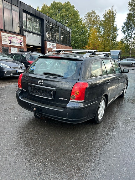 Toyota Avensis 12 of 30