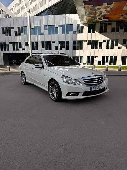 Mercedes-Benz E500 10 of 22