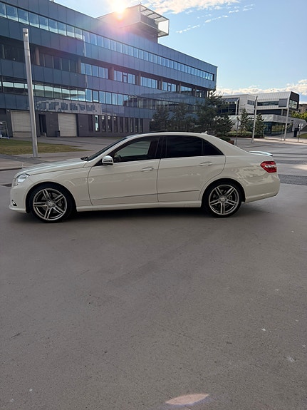 Mercedes-Benz E500 5 of 22