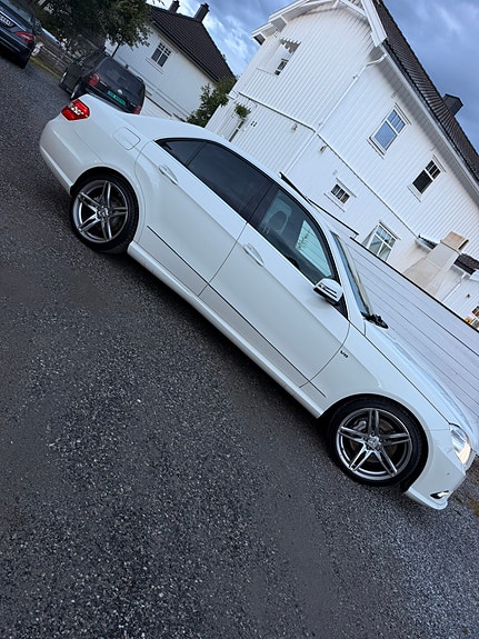 Mercedes-Benz E500 11 of 22