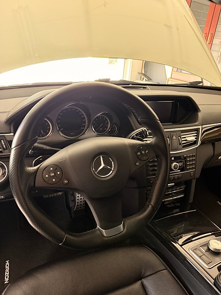 Mercedes-Benz E500 15 of 22