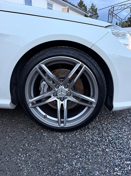 Mercedes-Benz E500 12 of 22
