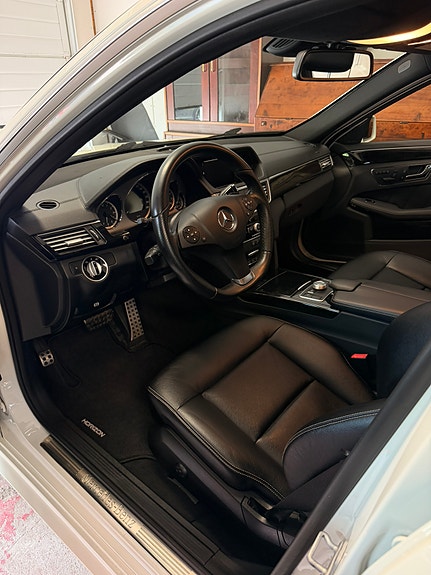 Mercedes-Benz E500 13 of 22