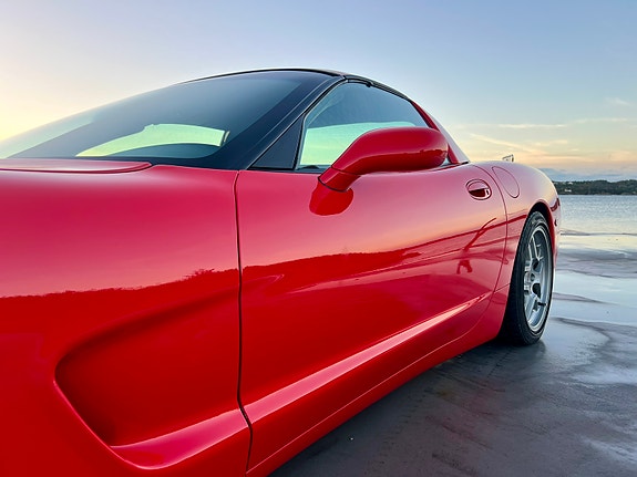 Chevrolet Corvette 14 of 30