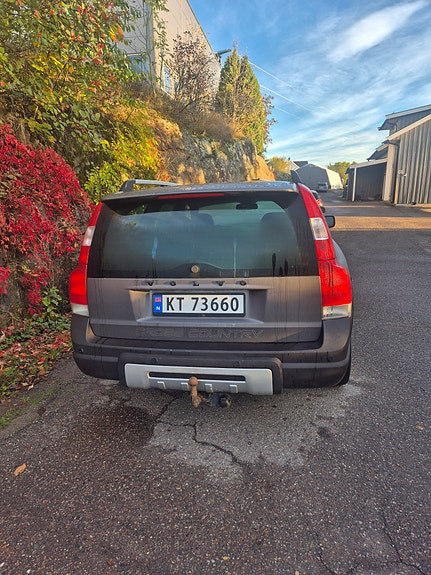 Volvo XC70 2 of 7