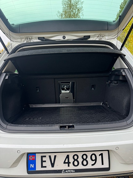 Volkswagen e-Golf VII 11 of 14