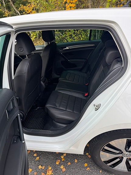 Volkswagen e-Golf VII 7 of 14