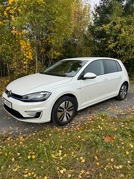 Volkswagen e-Golf VII 2 of 14