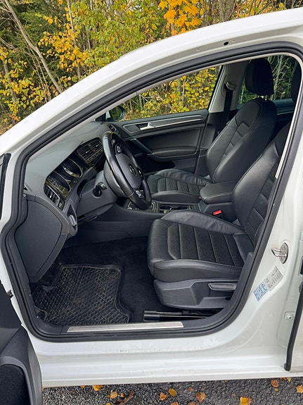 Volkswagen e-Golf VII 6 of 14