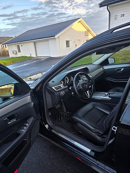 Mercedes-Benz E250 9 of 17