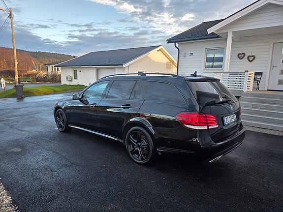 Mercedes-Benz E250 3 of 17