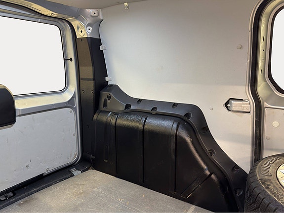 Volkswagen Caddy Maxi 18 of 30
