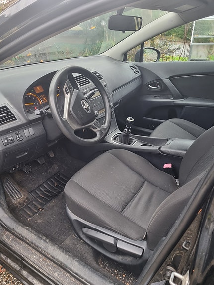 Toyota Avensis 11 of 13