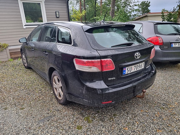 Toyota Avensis 2 of 13