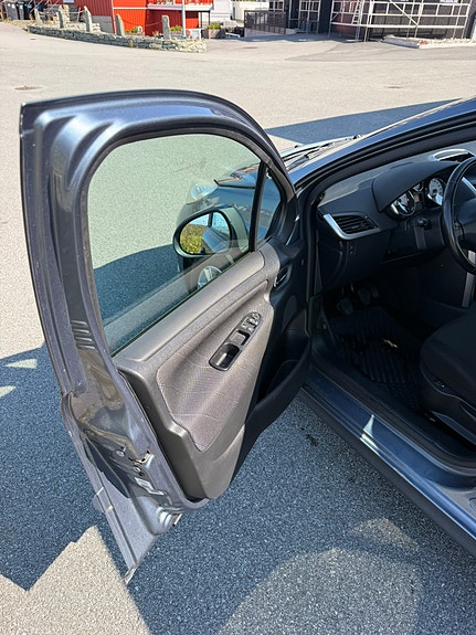 Peugeot 207 5 of 18