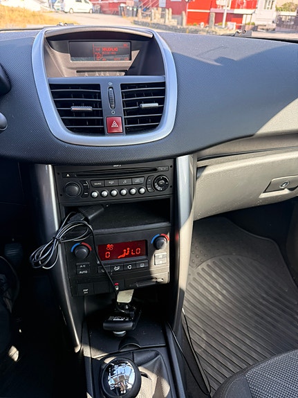 Peugeot 207 8 of 18