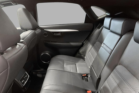 Lexus NX300h 16 of 19