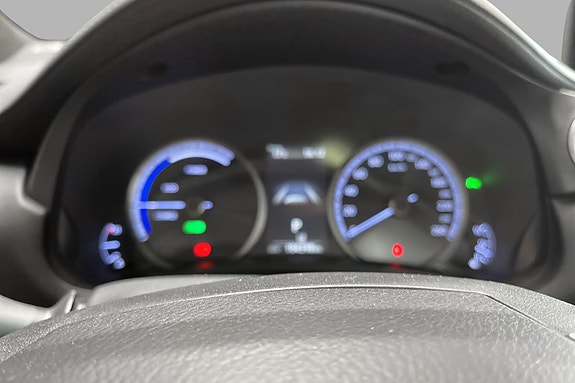 Lexus NX300h 12 of 19