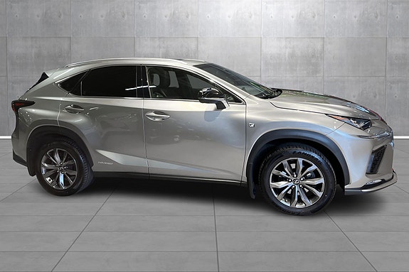 Lexus NX300h 6 of 19