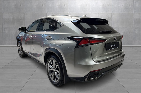Lexus NX300h 3 of 19