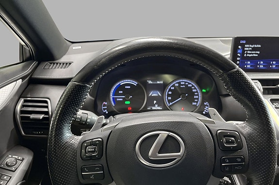 Lexus NX300h 11 of 19