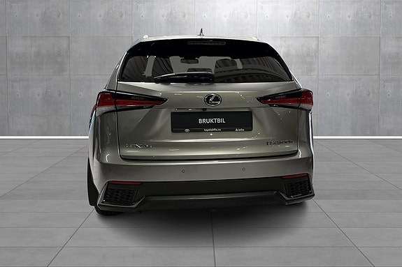 Lexus NX300h 4 of 19