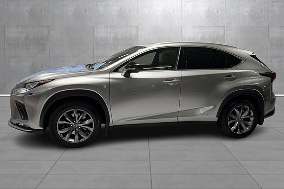 Lexus NX300h 2 of 19